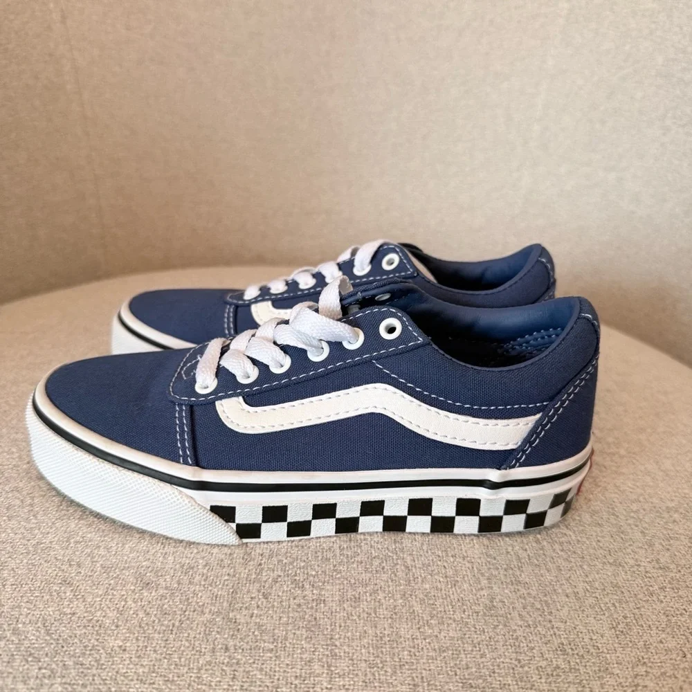 NWOT Vans Ward navy blue/ white canvas sneakers size youth 13 (unisex)